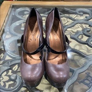 Jessica Simpson pumps